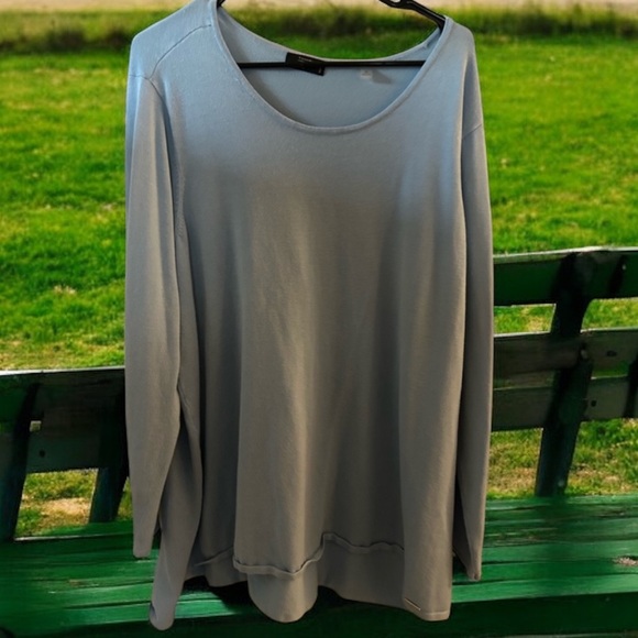 T Tahari Light Blue Long Sleeve Top - Picture 1 of 4